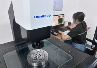 Macchina di misura a coordinate UNIMETRO per controlli di tolleranza