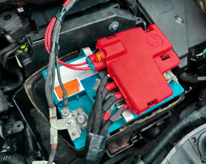 Connettore batteria EV: sicurezza ad alta tensione