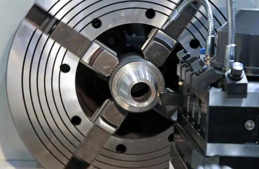Lavorazione a testa mobile CNC