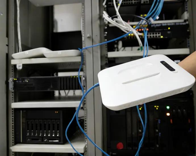 Custodia del router 5G: schermatura EMI e gestione termica