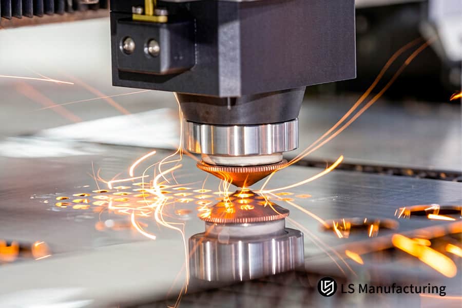 Realizzazione di una staffa in alluminio personalizzata per telai automobilistici con taglio laser per alleggerimento dell'alluminio.