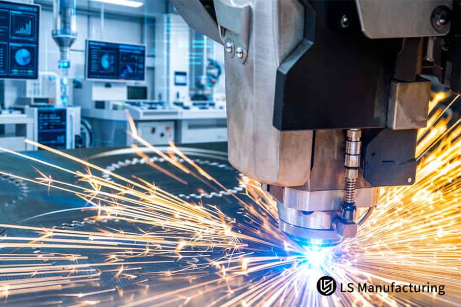 Questa panoramica della struttura mostra il servizio di fabbricazione della lamiera per componenti nei settori automobilistico, medico e industriale.