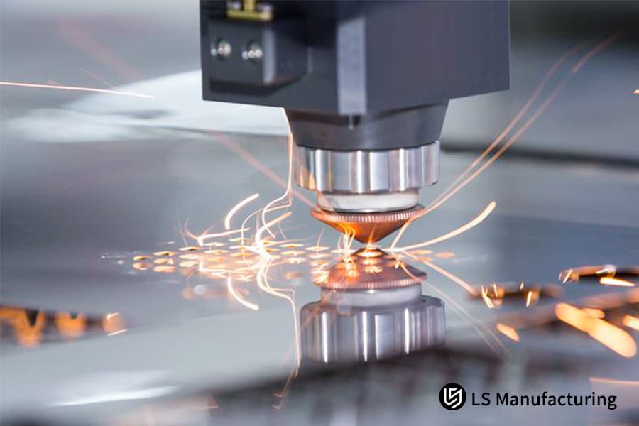 Taglio laser fibra per particolari in alluminio.