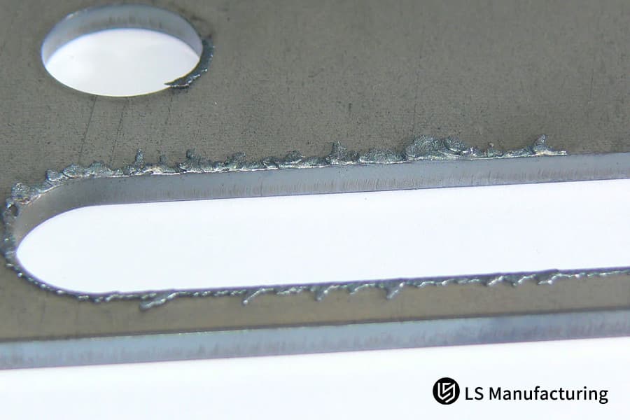 Il taglio laser risolve la bava di scorie sull'alluminio.